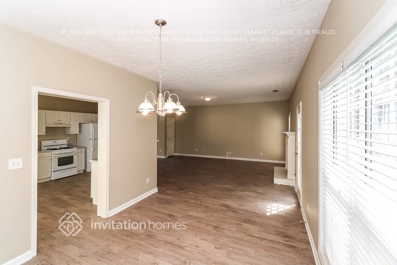 1220 Norwalk Trce - Photo 6 of 14