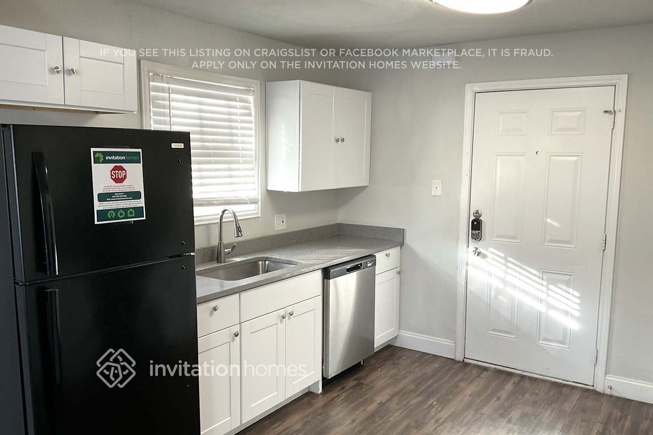 403 E Standifer St #B - Photo 5 of 14