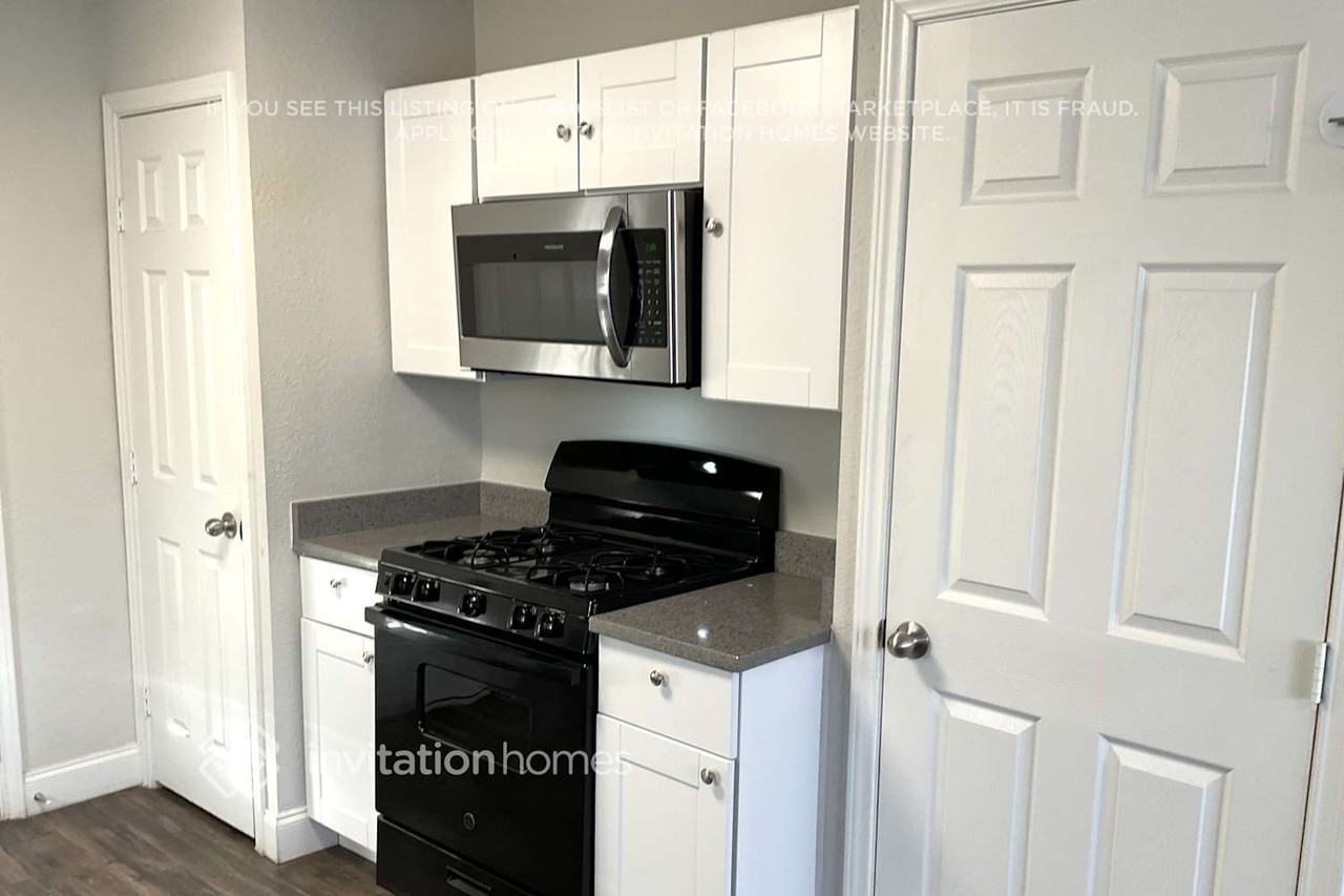 403 E Standifer St #B - Photo 6 of 14