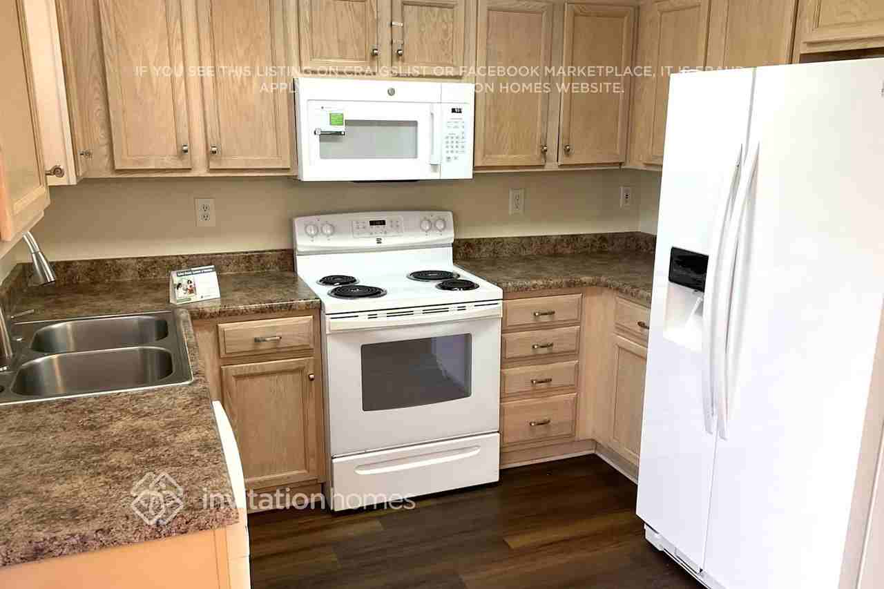 4541 Brandie Glen Rd - Photo 3 of 12