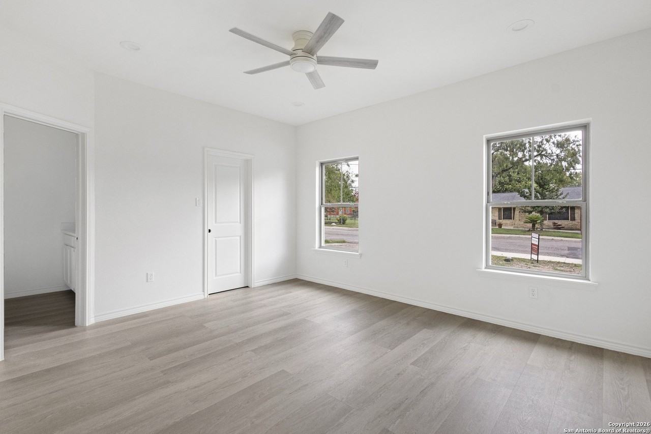 223 Florencia Ave - Photo 3 of 11