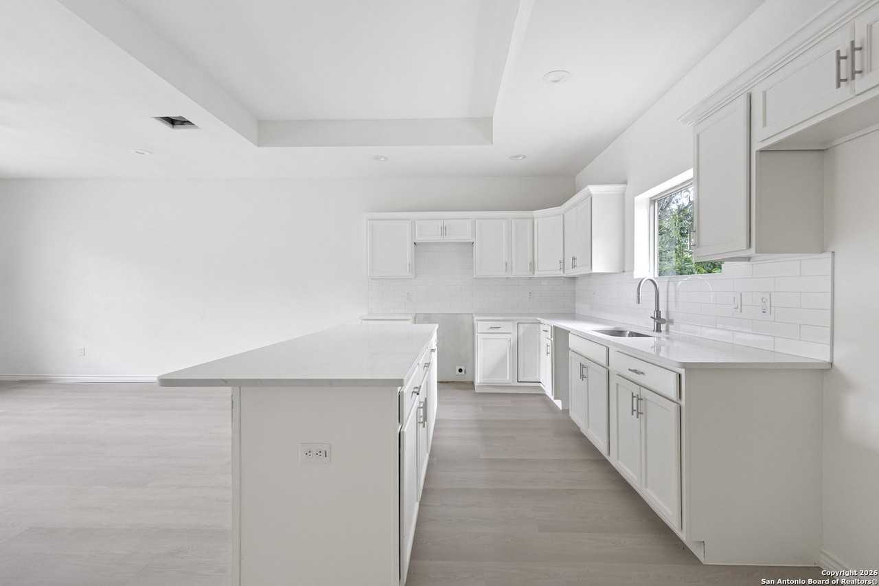 223 Florencia Ave - Photo 5 of 11