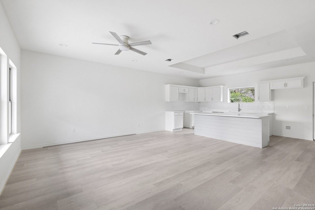 223 Florencia Ave - Photo 6 of 11