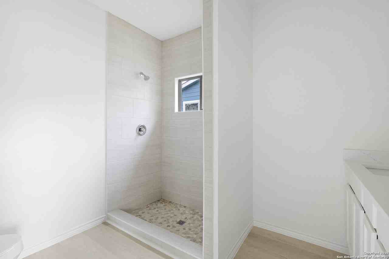 223 Florencia Ave - Photo 7 of 11
