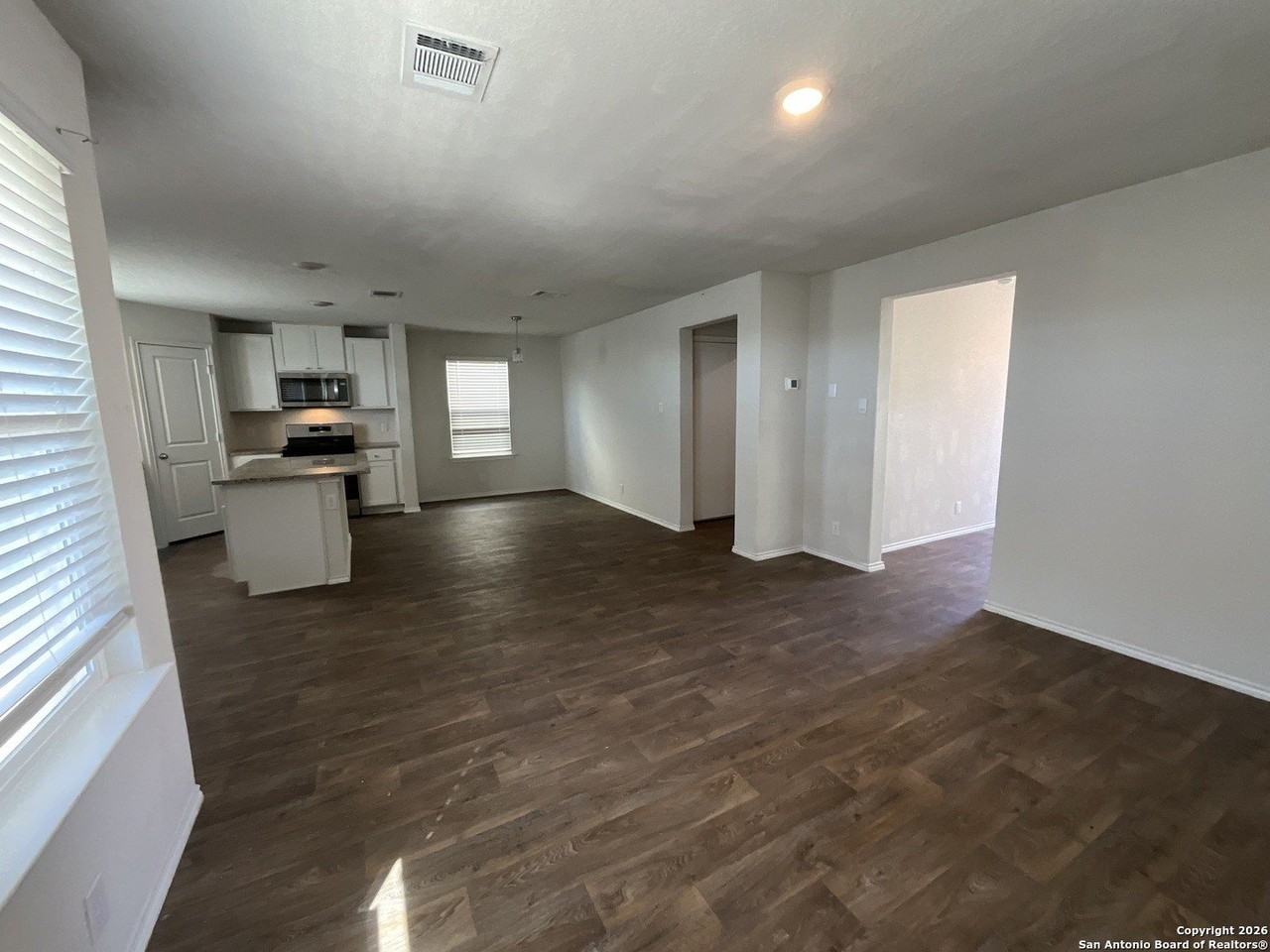 15730 Smoky Honeyeater - Photo 4 of 20