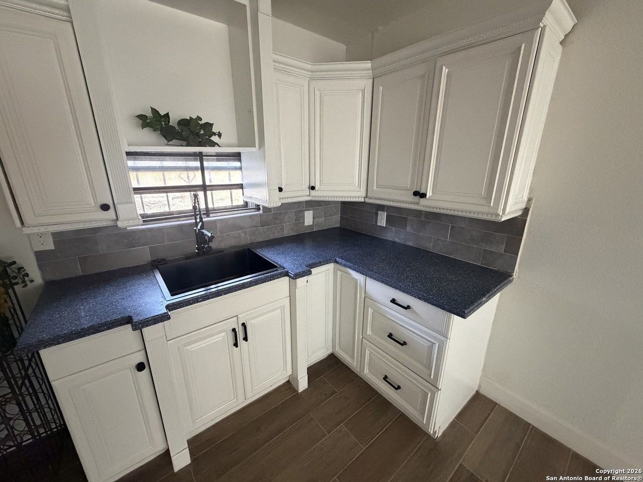 1635 Basse Rd - Photo 6 of 17