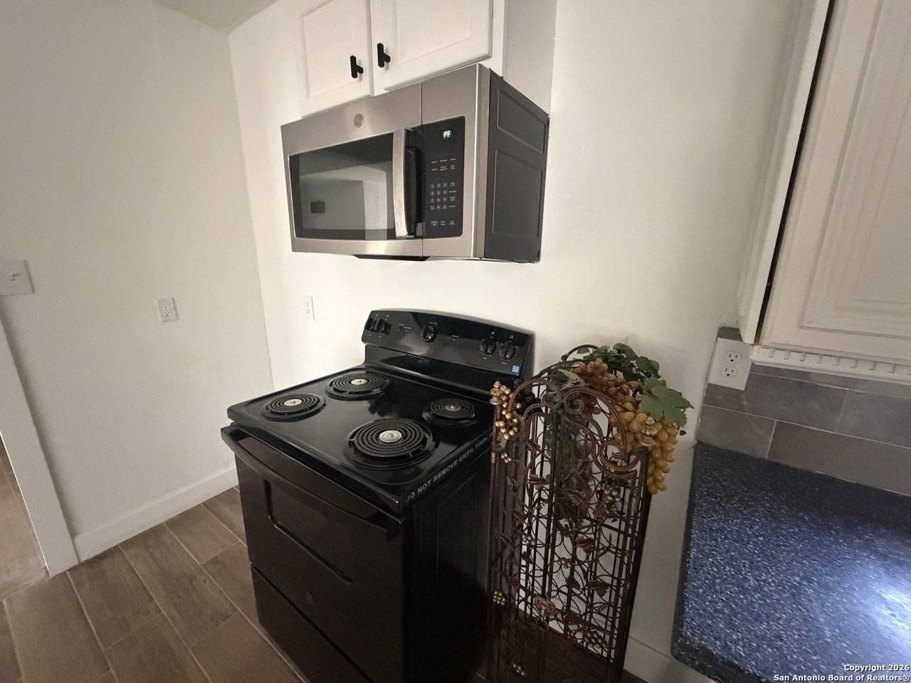 1635 Basse Rd - Photo 7 of 17