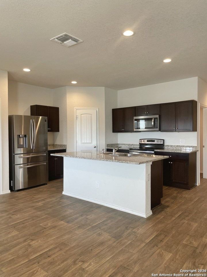 852 Armadillo Dr - Photo 7 of 24