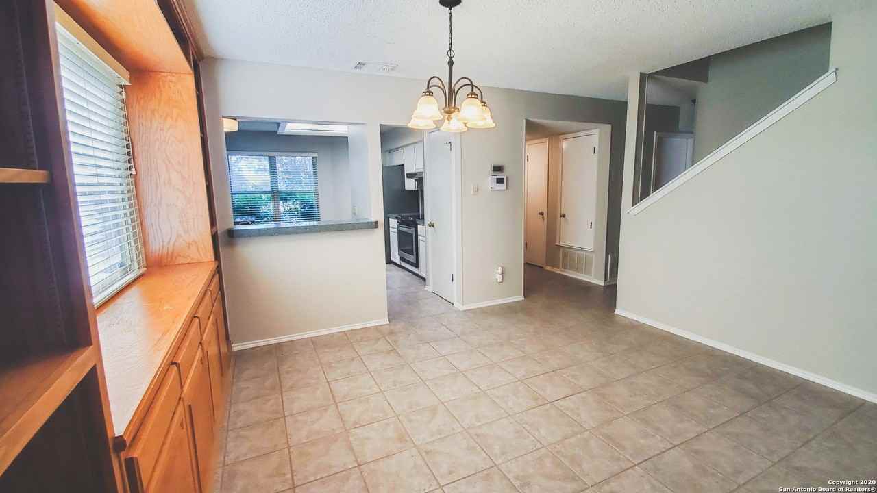 2943 Moss Tree St - Photo 4 of 28