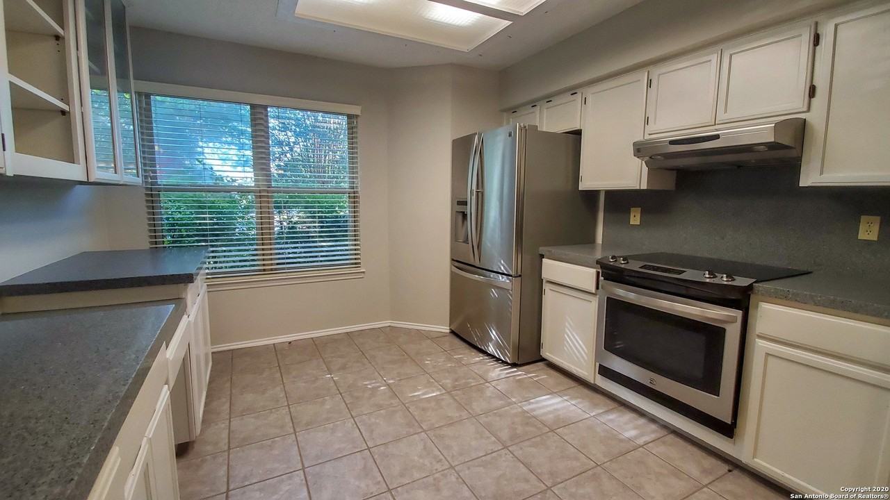 2943 Moss Tree St - Photo 5 of 28