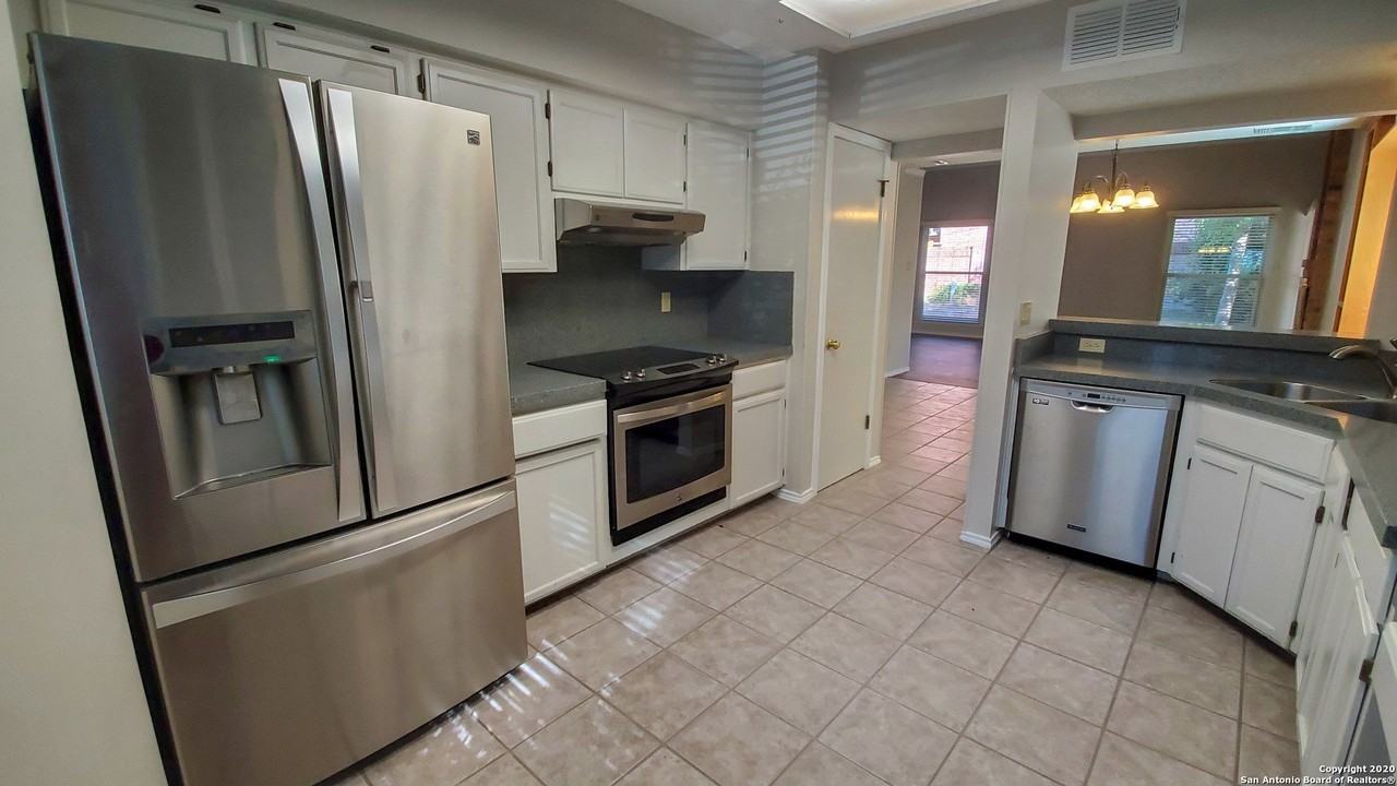 2943 Moss Tree St - Photo 6 of 28