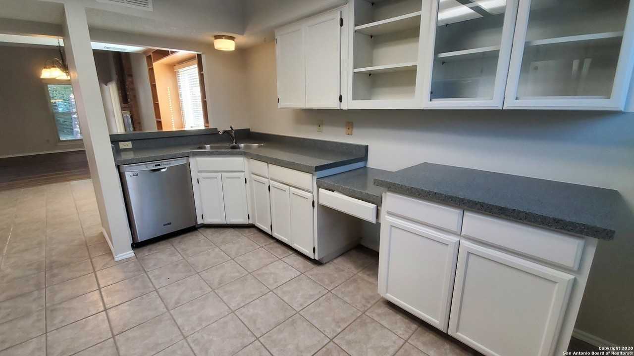 2943 Moss Tree St - Photo 7 of 28