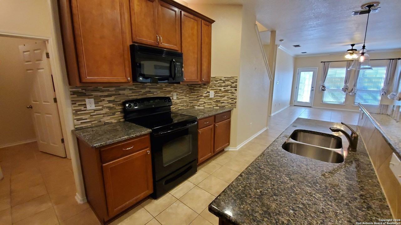 13124 Brook Arbor - Photo 6 of 40