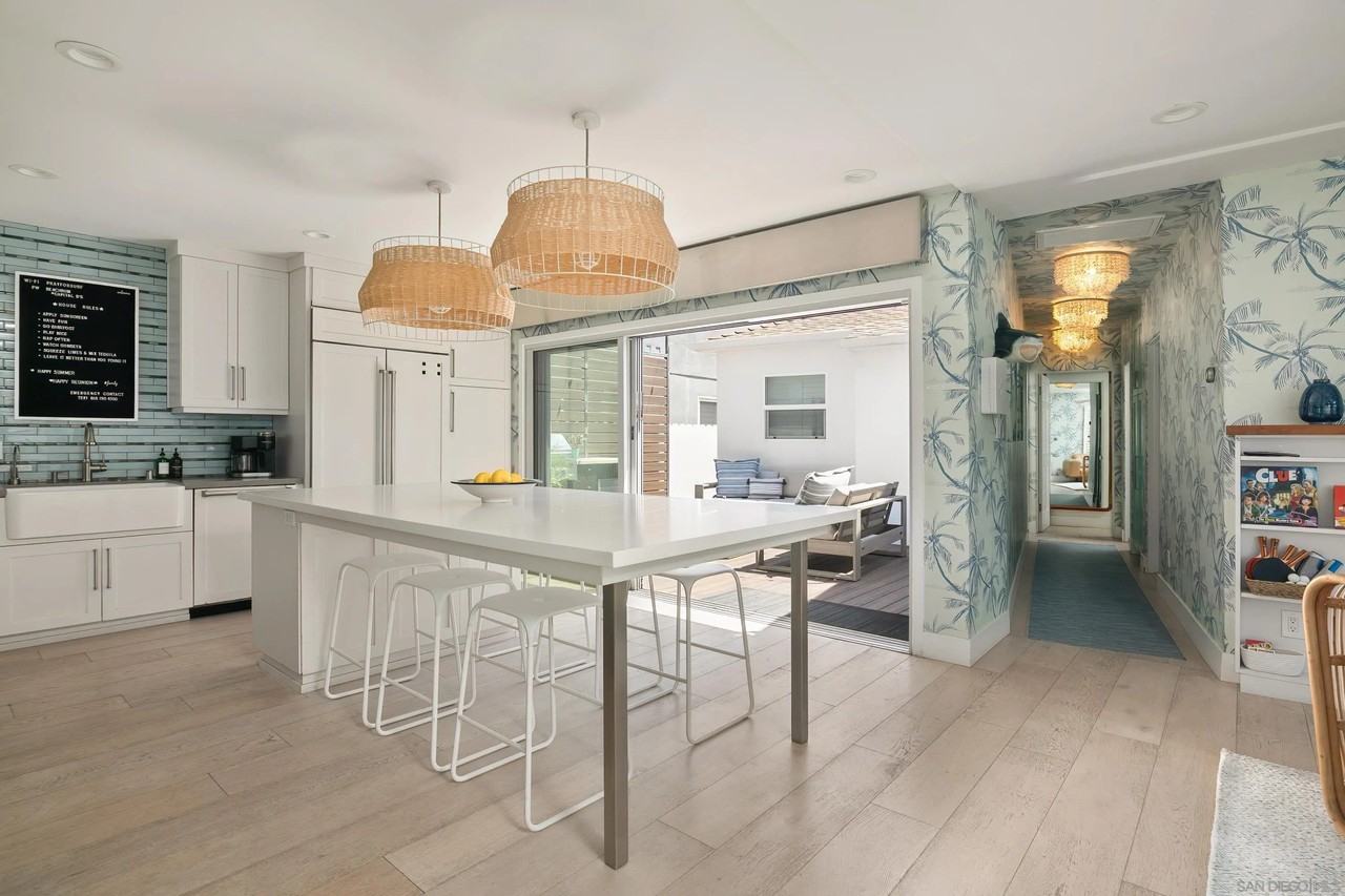 805 Brighton Ct - Photo 6 of 35