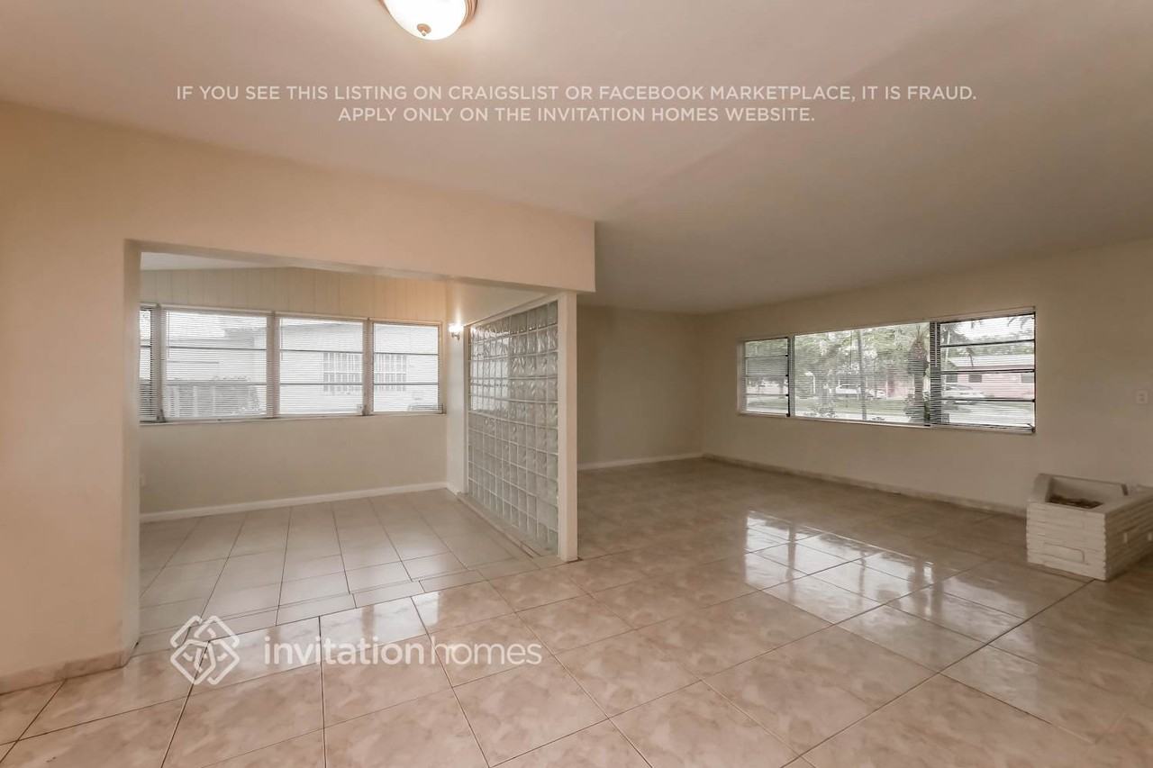 510 Ne 172nd St - Photo 3 of 17