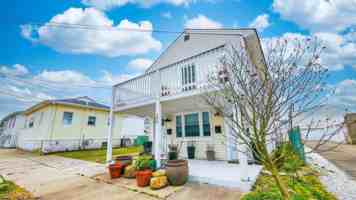 featured image of 106 N Portland Ave