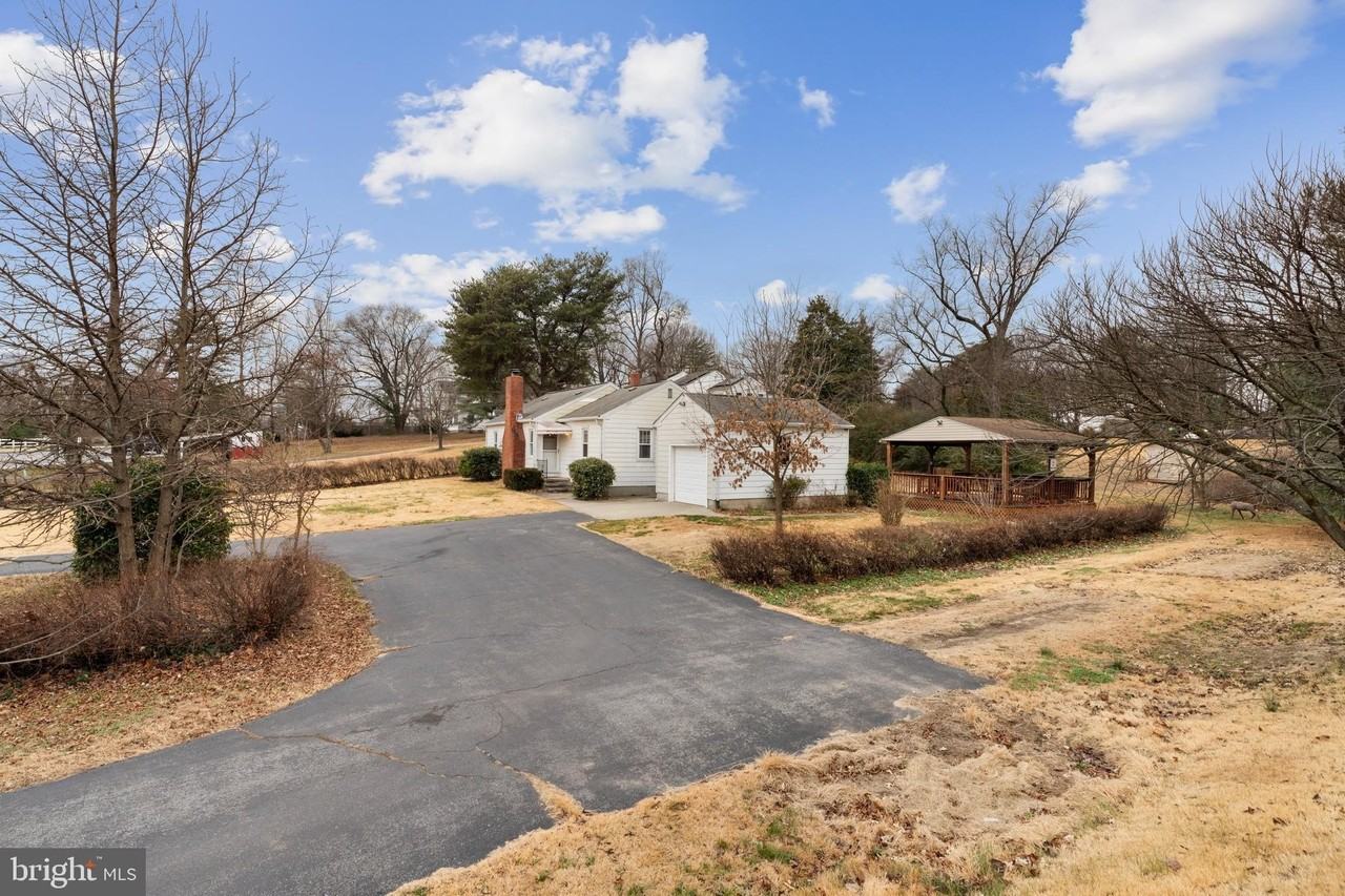 1108 Reece Rd - Photo 3 of 39