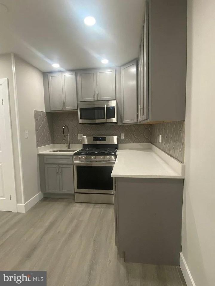 940 5th St - Photo 3 of 10