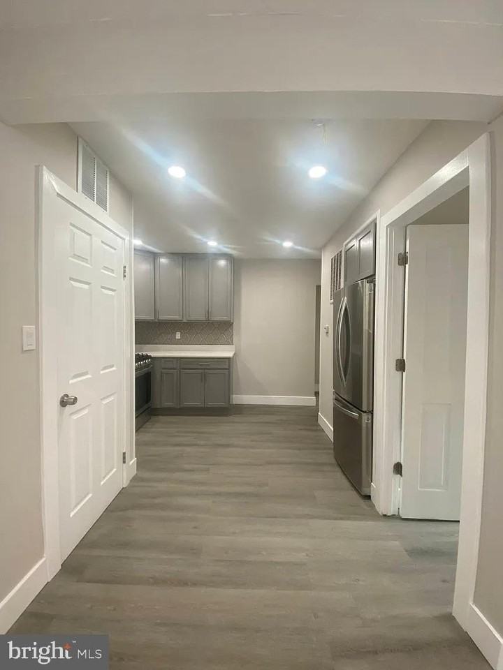 940 5th St - Photo 4 of 10