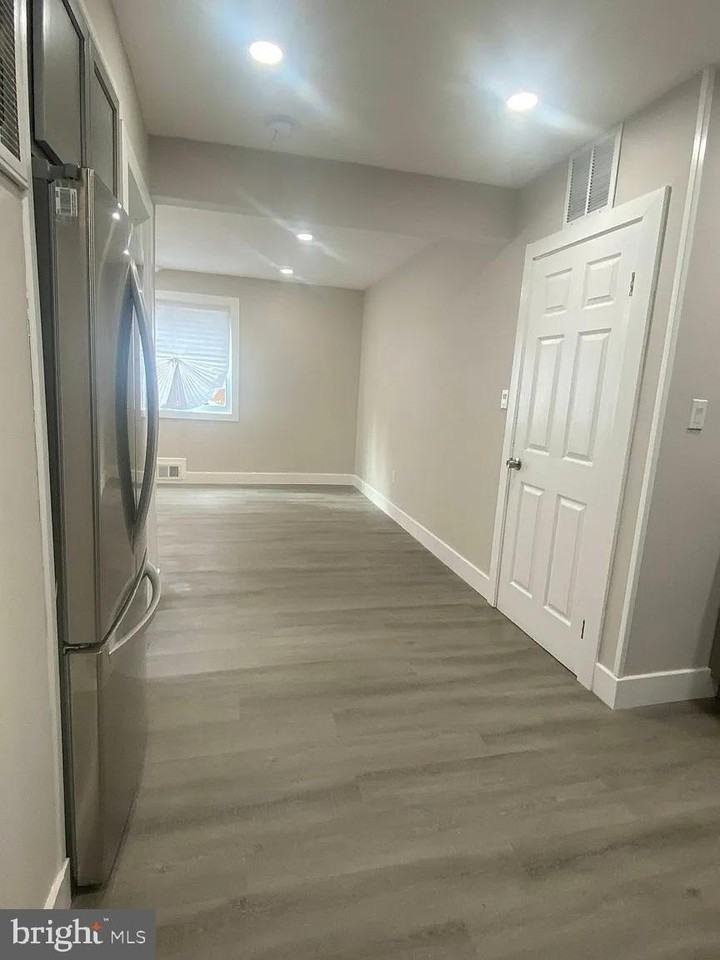 940 5th St - Photo 5 of 10