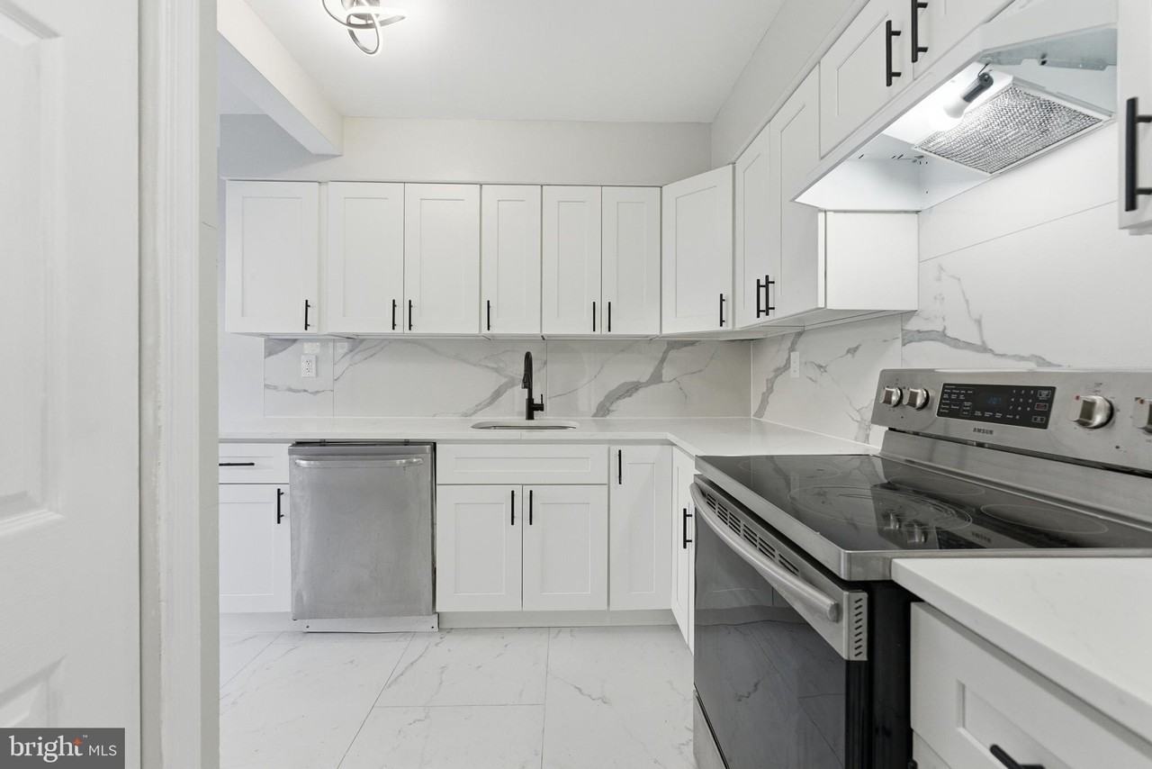 111 Presidential Dr - Photo 3 of 22