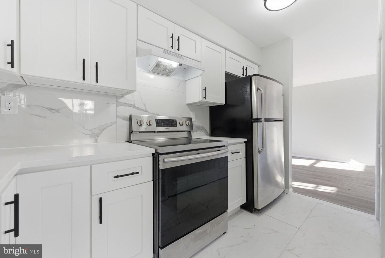 111 Presidential Dr - Photo 4 of 22