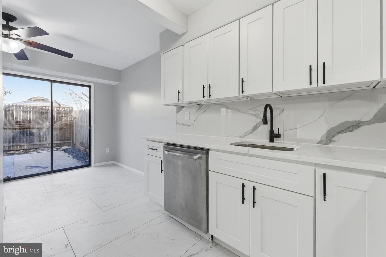 111 Presidential Dr - Photo 5 of 22