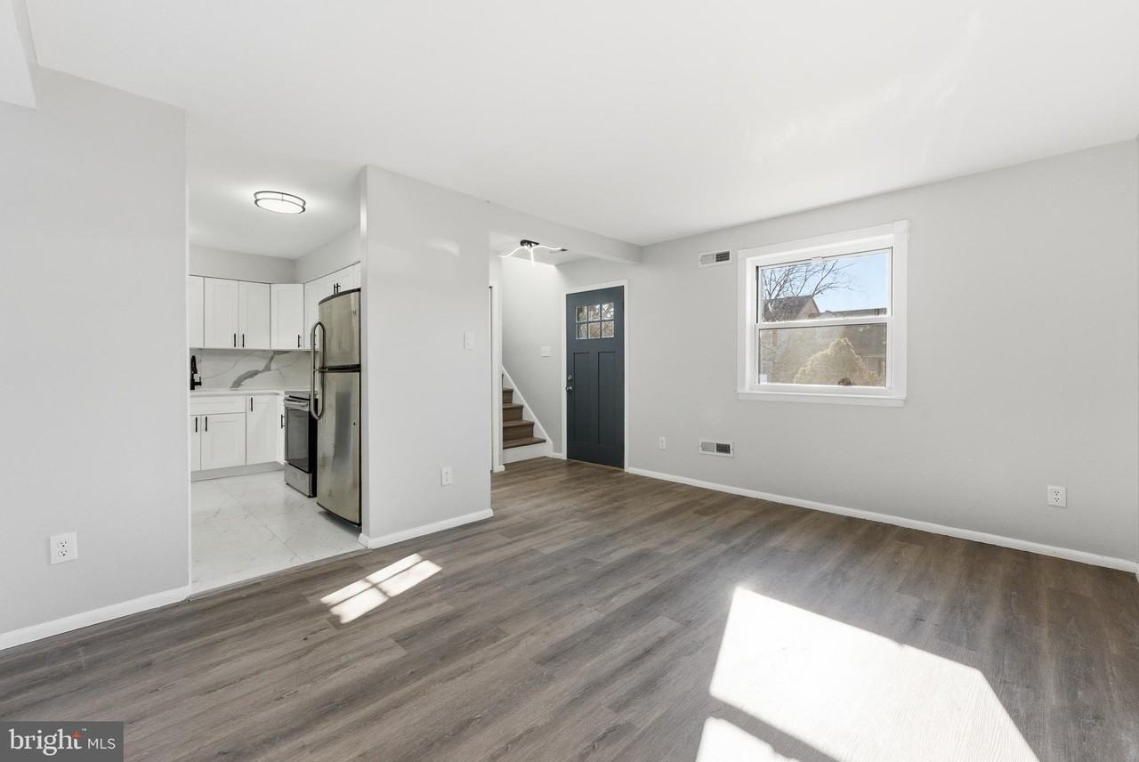 111 Presidential Dr - Photo 6 of 22