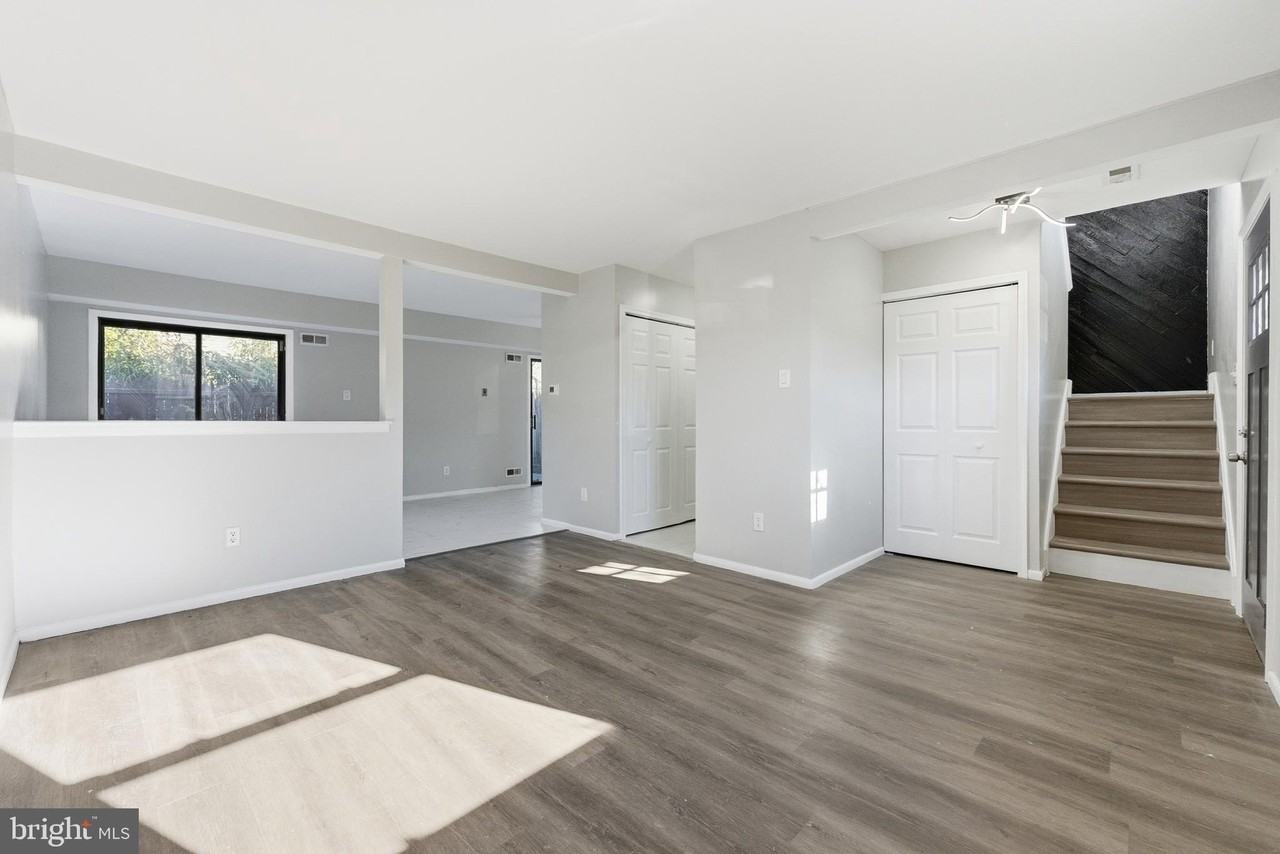 111 Presidential Dr - Photo 7 of 22