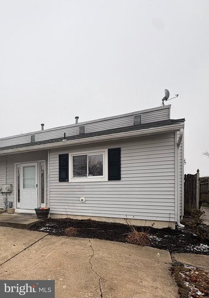 390 Aldeberan Dr - Photo 2 of 13