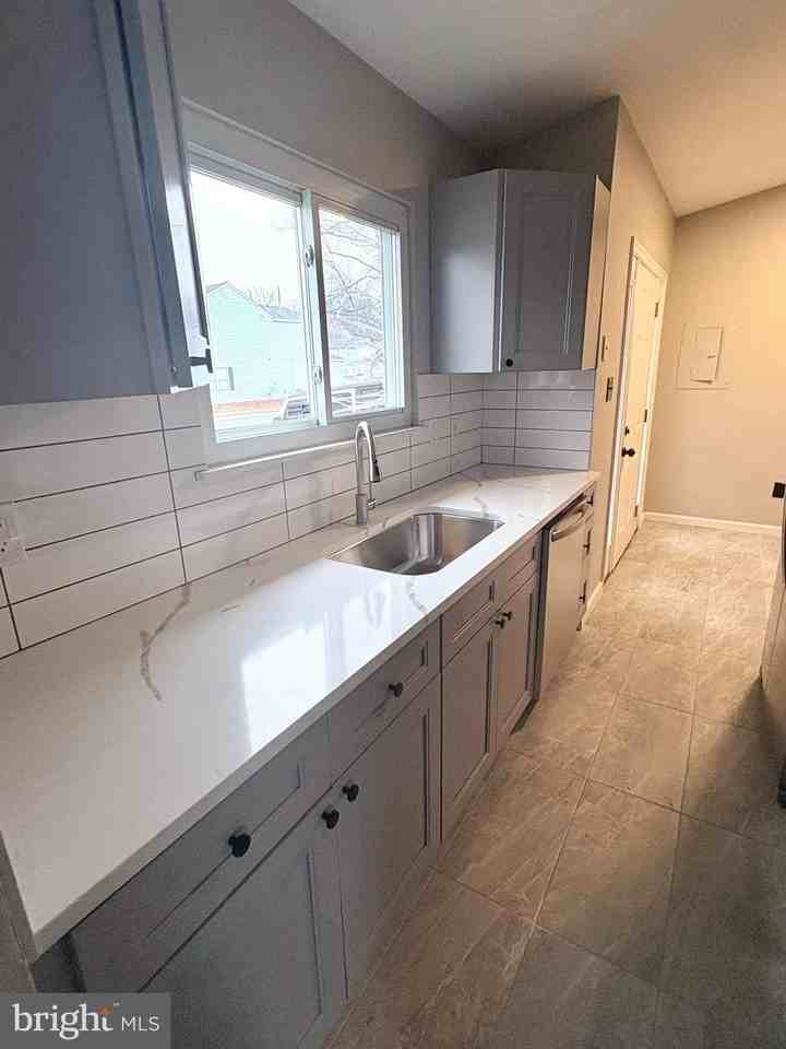 390 Aldeberan Dr - Photo 3 of 13