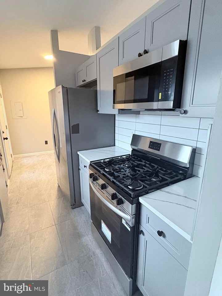 390 Aldeberan Dr - Photo 4 of 13