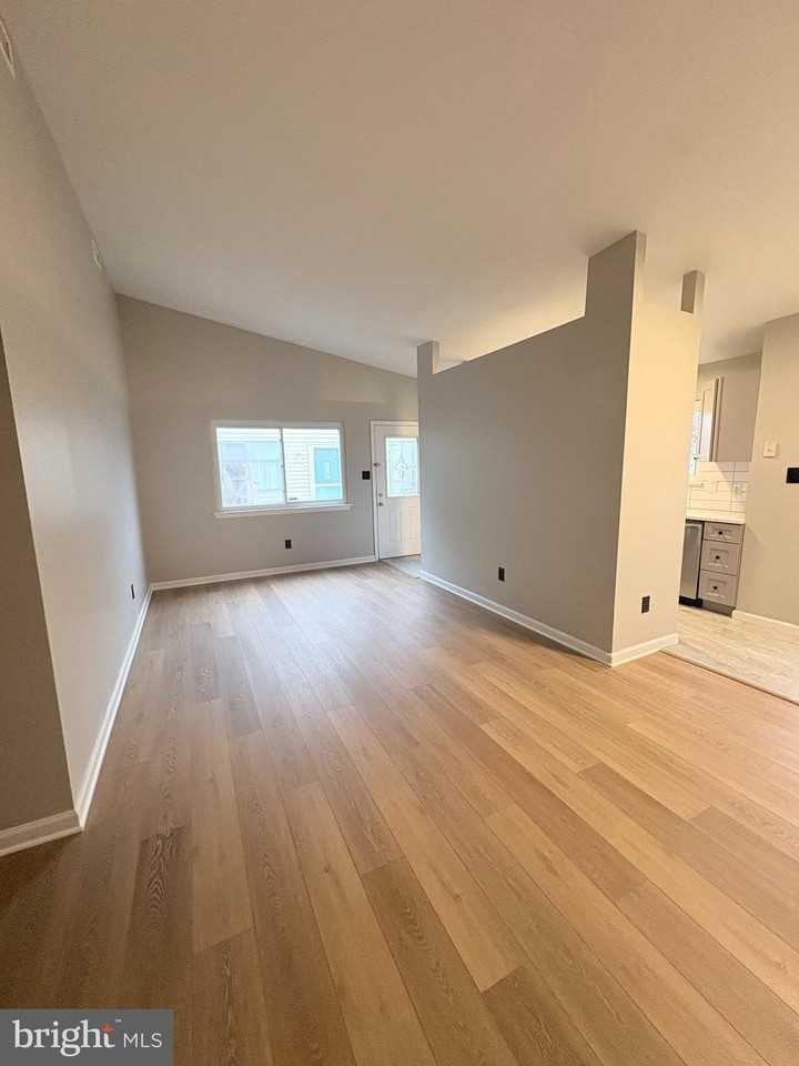 390 Aldeberan Dr - Photo 5 of 13