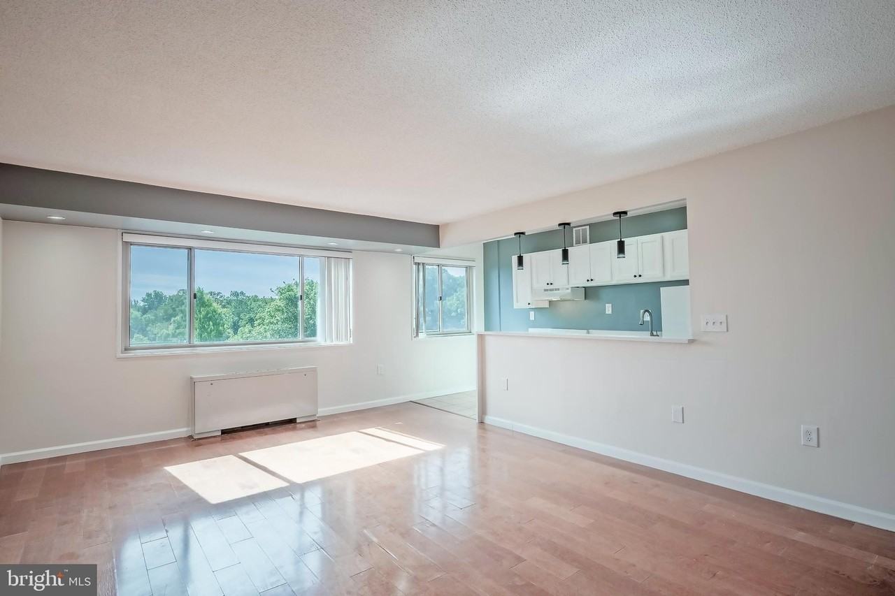 2500 N Van Dorn St Apt 912 #912 - Photo 2 of 24