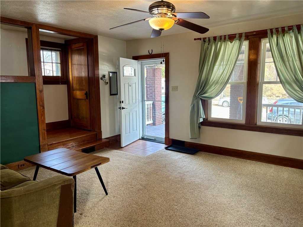 615 Roosevelt Ave - Photo 3 of 21