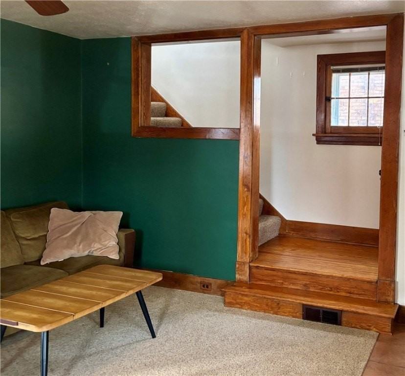 615 Roosevelt Ave - Photo 4 of 21