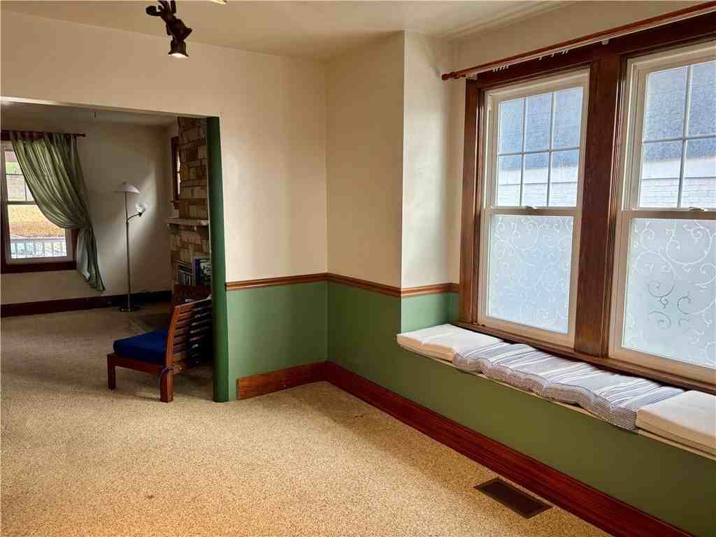 615 Roosevelt Ave - Photo 6 of 21