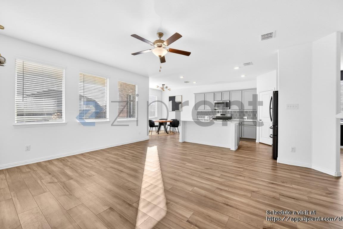 3016 Riddler Way - Photo 5 of 28