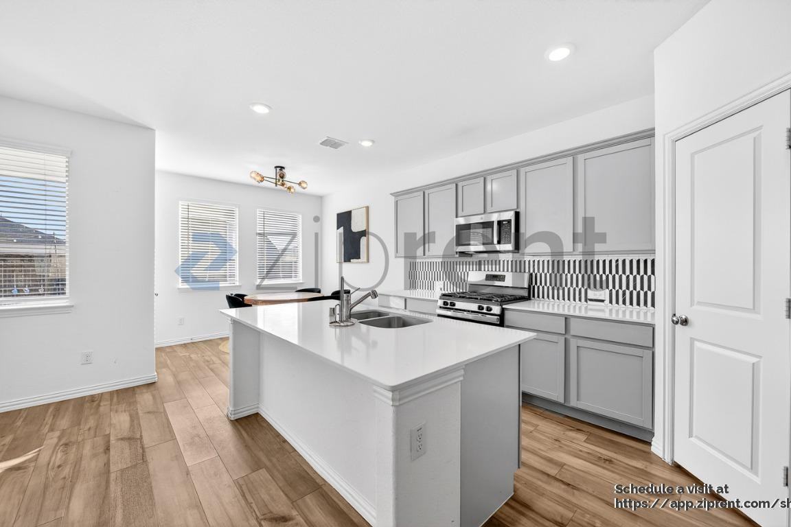 3016 Riddler Way - Photo 6 of 28