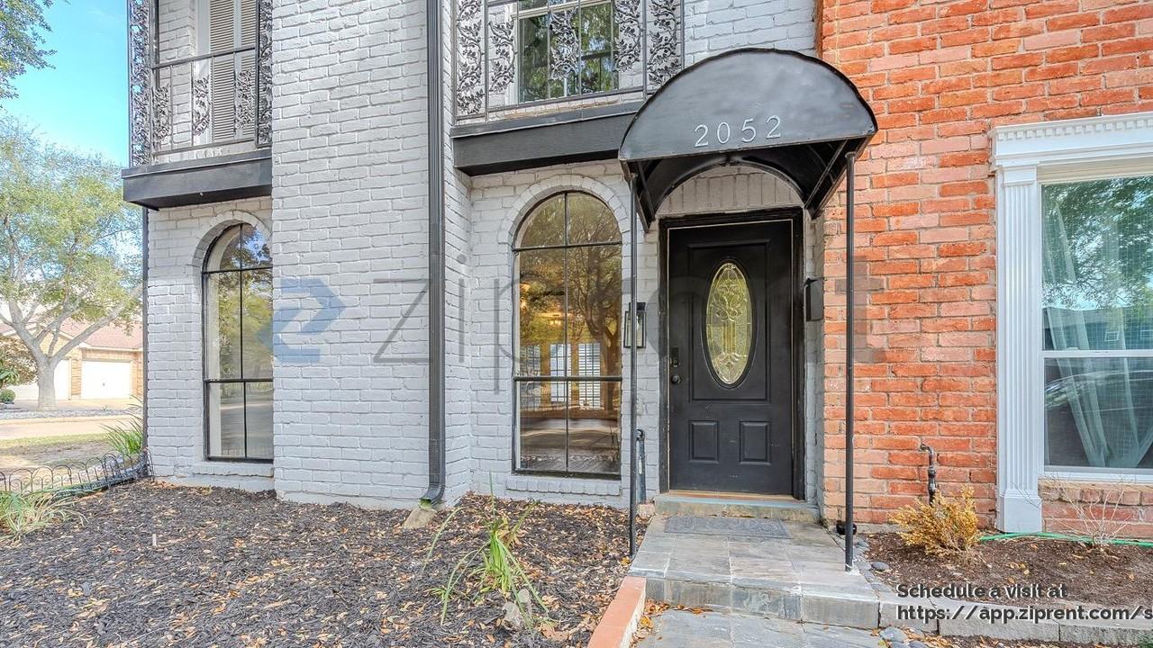 2052 Lakeside Dr - Photo 4 of 27