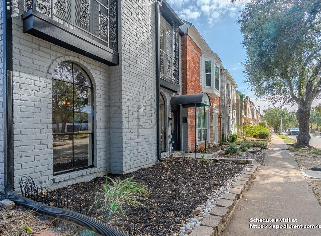 2052 Lakeside Dr - Photo 5 of 27