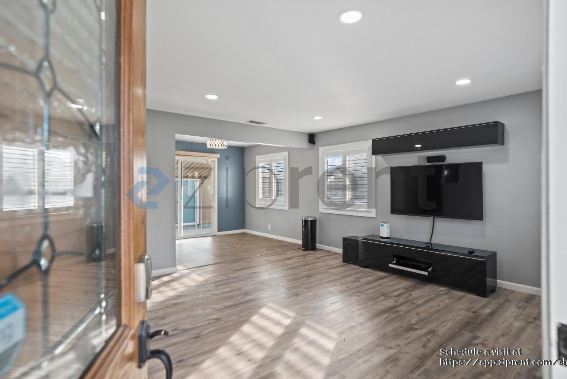 1814 Armand Dr - Photo 6 of 32