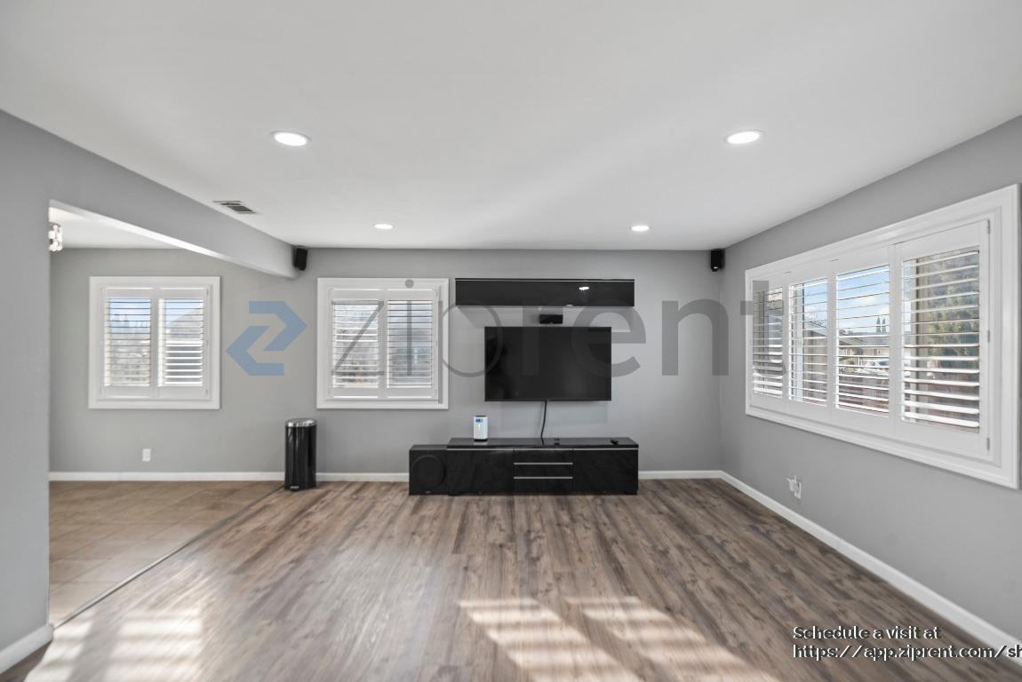 1814 Armand Dr - Photo 7 of 32