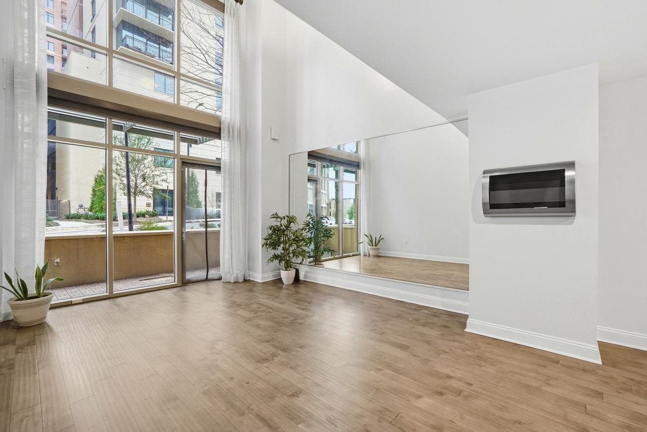 701 Royal Ct #106 - Photo 6 of 33