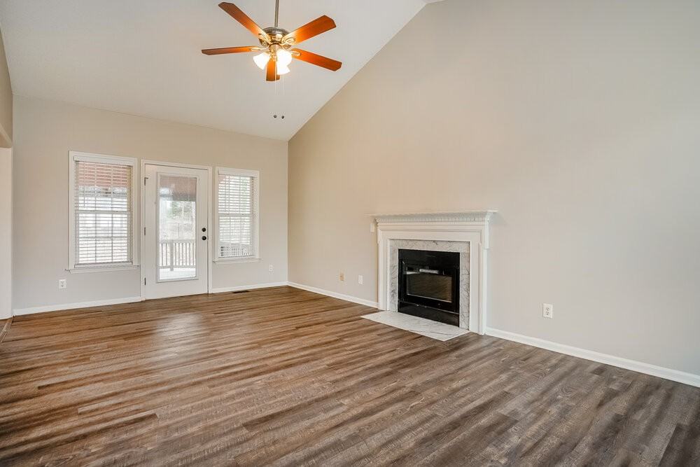 125 Biltmore Dr - Photo 4 of 17