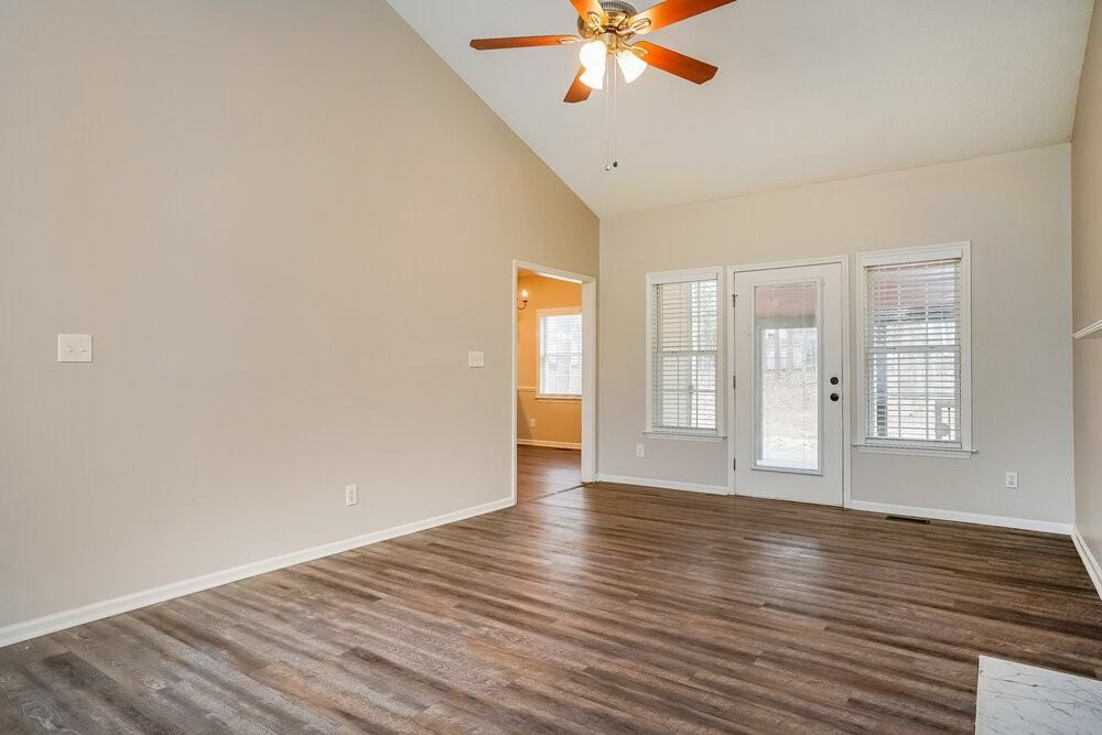 125 Biltmore Dr - Photo 5 of 17