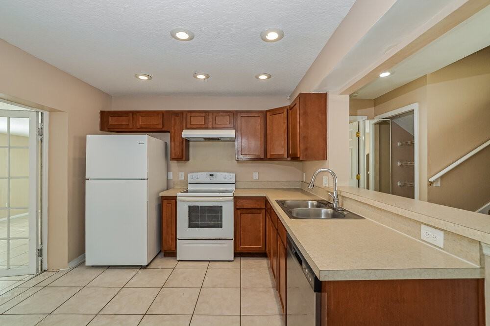 1018 Pegel Ct - Photo 7 of 17