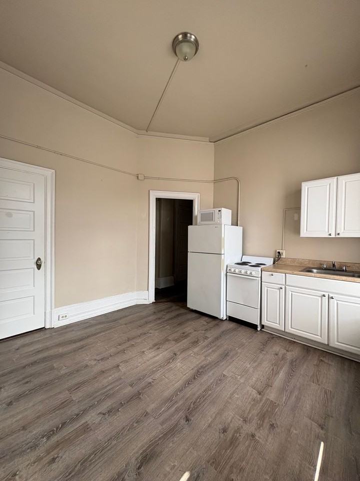 Chesterfield Apartments - Photo 6 of 36