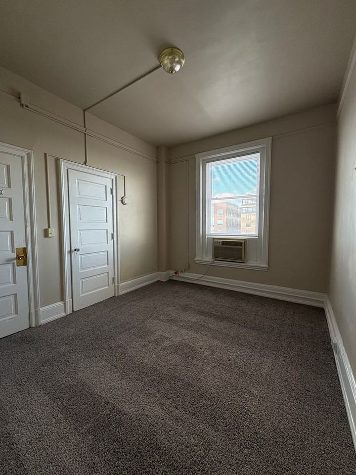 Chesterfield Apartments - Photo 7 of 36