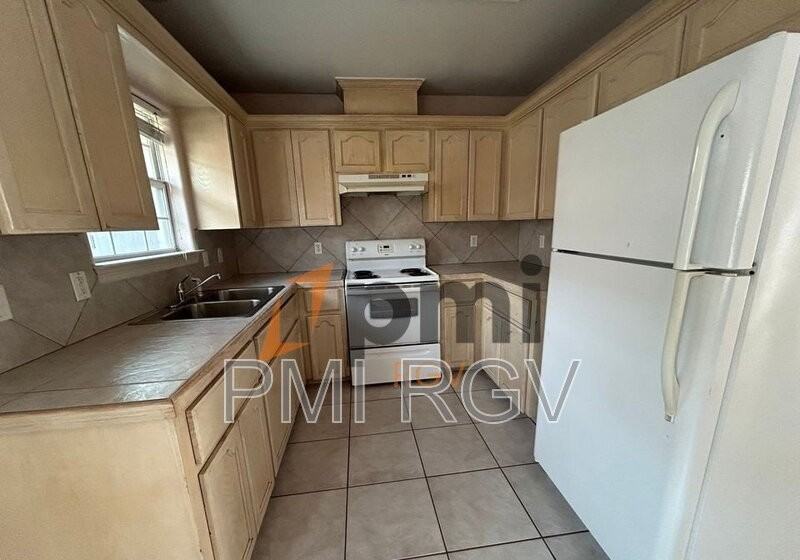 1817 Tierra Dulce Dr #4 - Photo 3 of 14